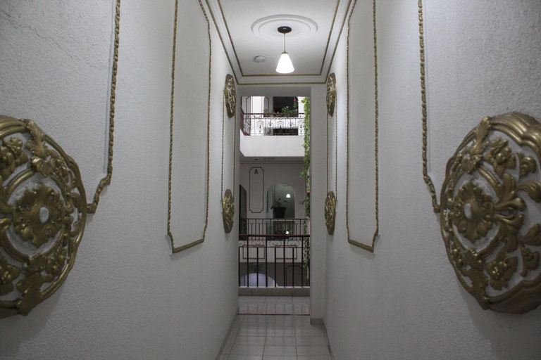 Bathroom 4, Casa de la Luna, Mexico City