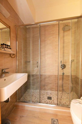 Bathroom 5, Paris Hotel, South Aegean