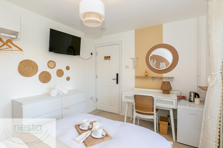 Others 3, Bohemian Haven Guesthouse, Oxfordshire