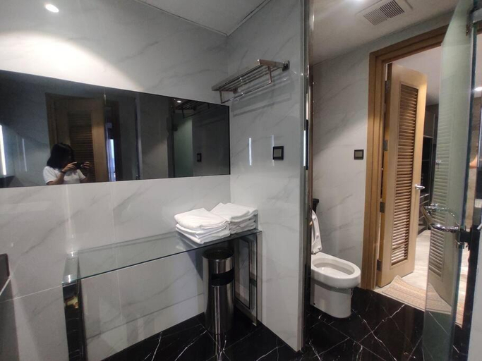Bathroom 4, High Class 1BR at One Euphoria, Mabalacat