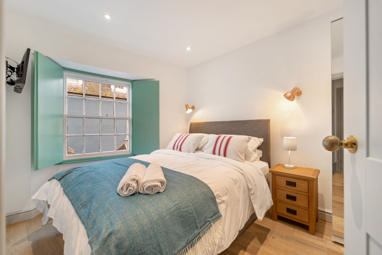 Bedroom 4, Windermere House - Sea Views Close to Harbour, Pembrokeshire