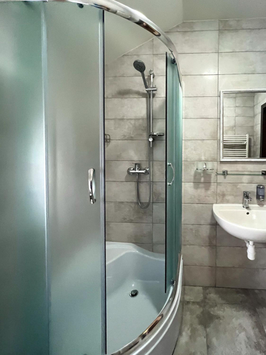 Bathroom 3, Готель Ципа, Rakhivs'kyi