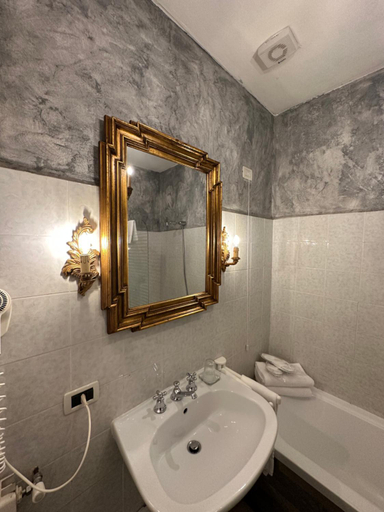 Bathroom 2, Villa di Corliano Relais all'Ussero, Pisa