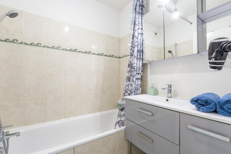 Bathroom 3, Family Travel Paris, Seine-et-Marne