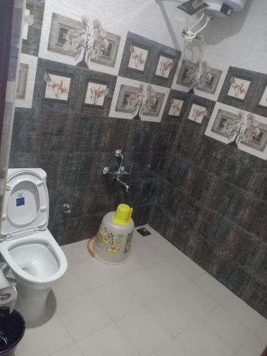 Bathroom 3, Pear Tree Inn Villa Kotagiri, The Nilgiris