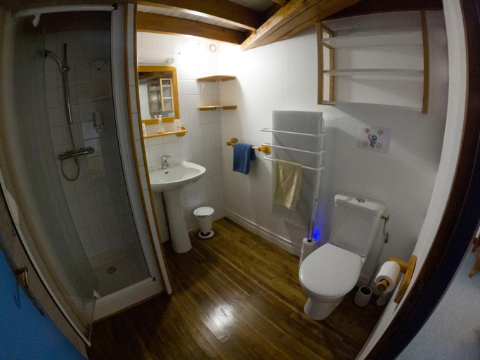 Bathroom 3, Le Moulin du Chemin, Deux-Sèvres
