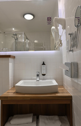 Bathroom 11