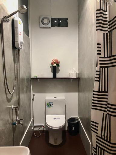 Bathroom 3, nine guesthouse, Muang Chiang Rai