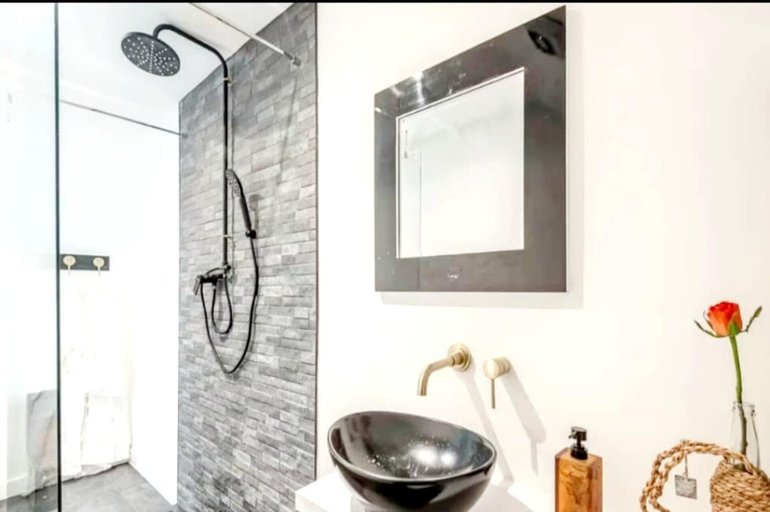 Bathroom 5, Justaura Retreat Cosy Barn in Quiet Private Area, Lincolnshire