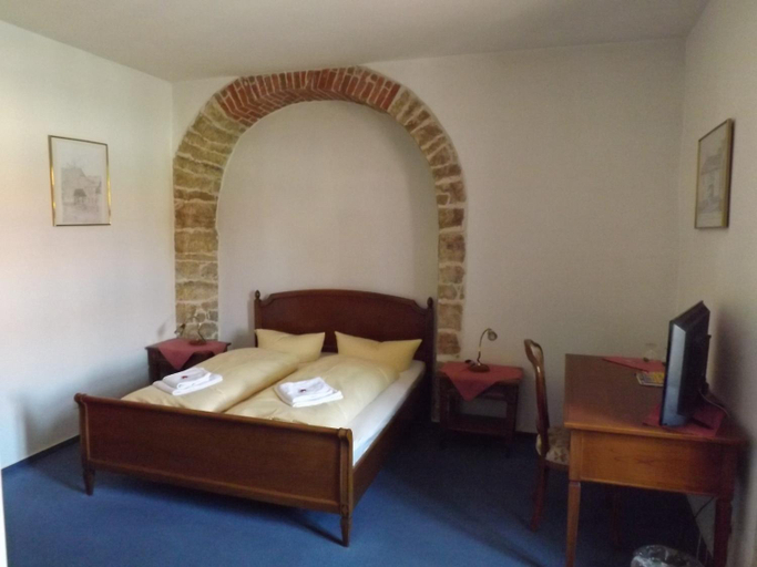 Bedroom 3, Hotel "Zur Sonne", Saalekreis