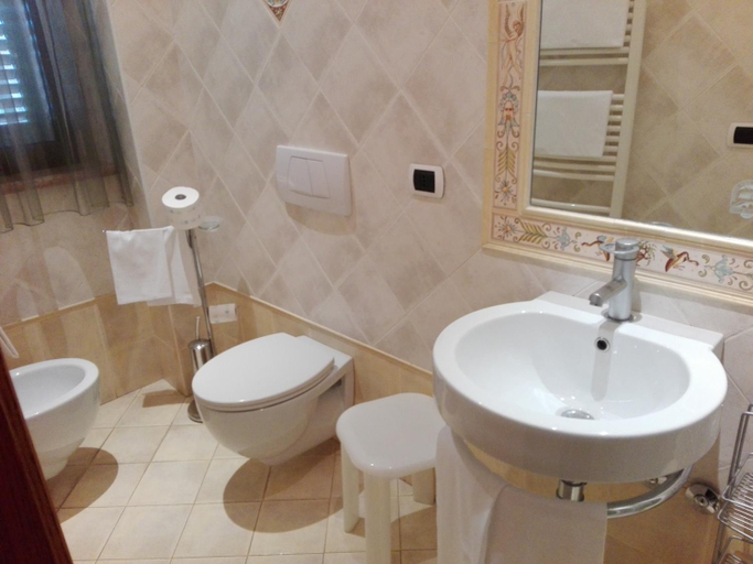 Bathroom 2, Hotel Ponte San Vittorino, Perugia