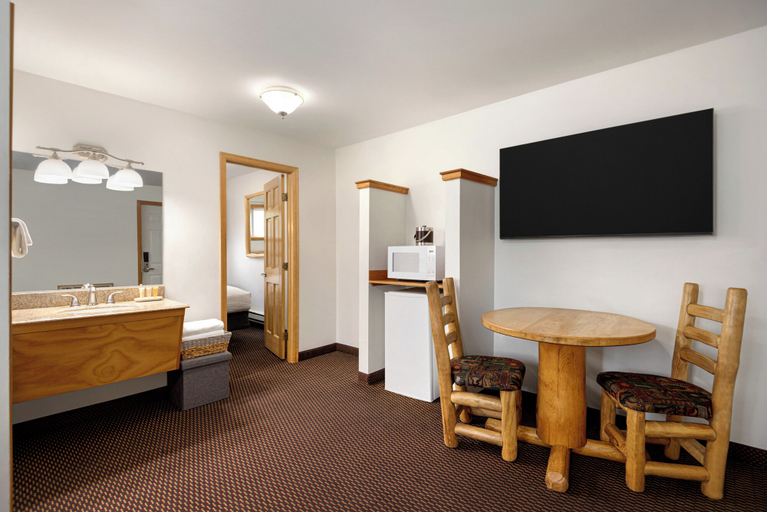 Others 5, The Nordic Lodge, Routt