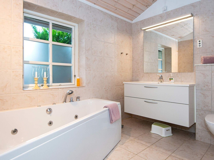 Bathroom 4, 8 Person Holiday Home in Glesborg-by Traum, Norddjurs
