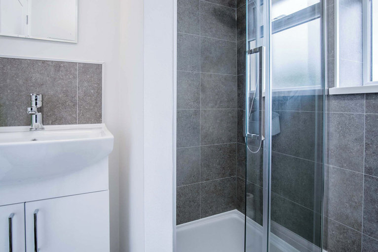 Bathroom 4, Fleet Street - 2 Bedroom - Swansea, Swansea