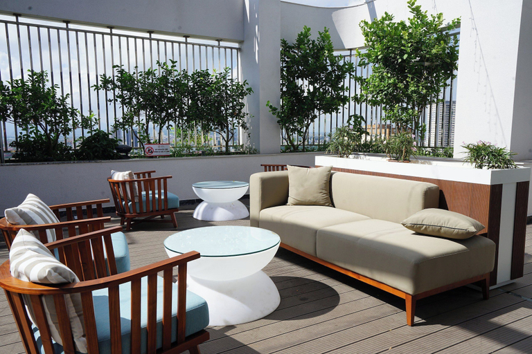 Exterior & Views 16
