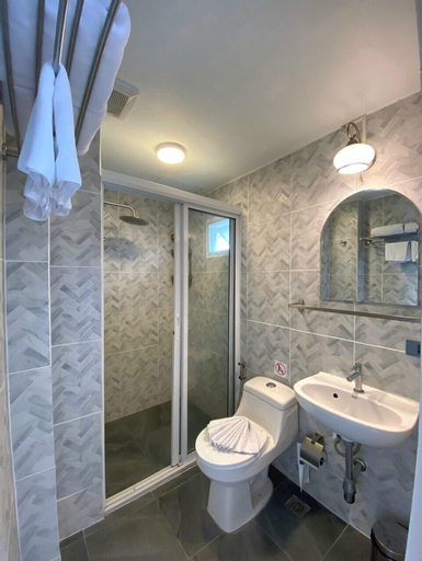 Bathroom 16