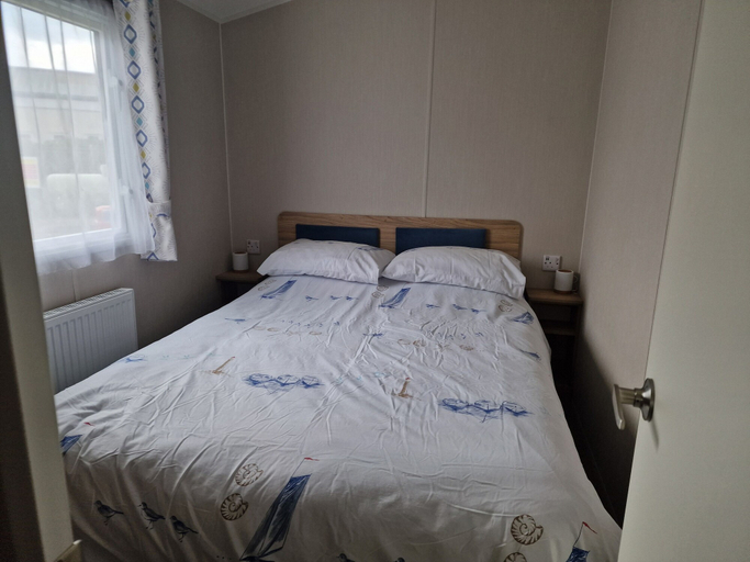 Bedroom 2, Welcoming 3 Bedroom Caravan 2 Min Walk to Beach, Cornwall