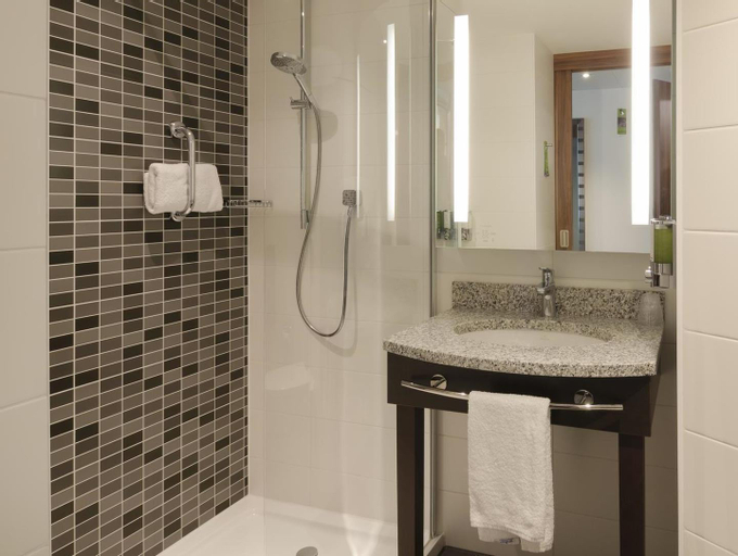 Bathroom 15