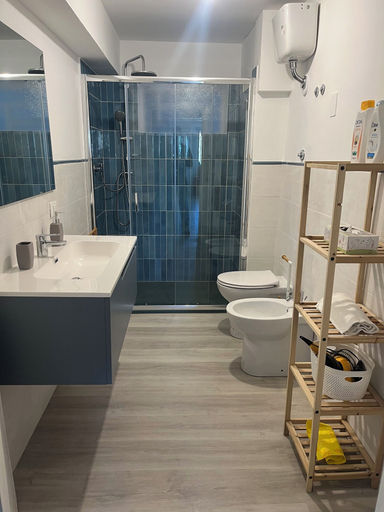 Bathroom 2, Porta Addaura, Palermo
