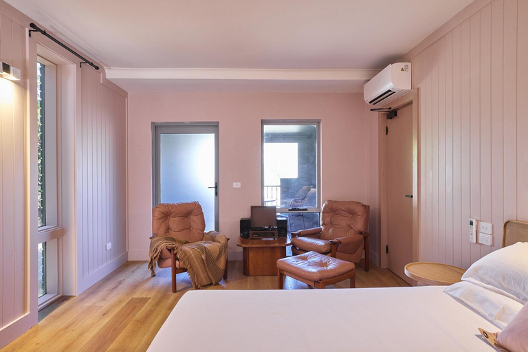 Others 5, Alpine Inn, Tumbarumba