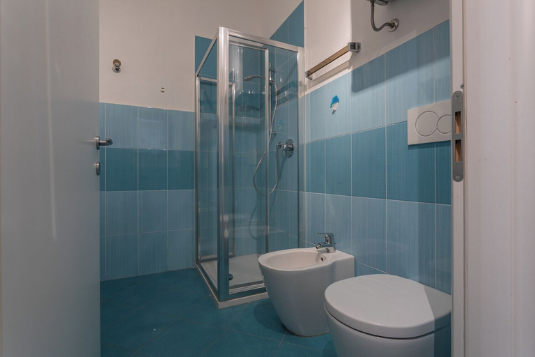 Bathroom 4, Saluzzo House by Wonderful Italy, Torino