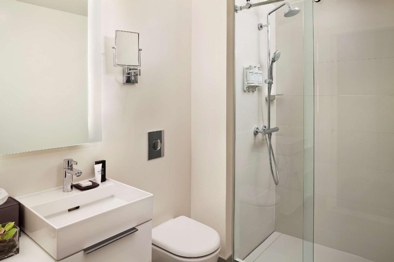 Bathroom 13