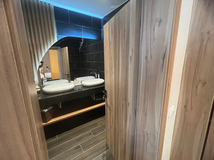 Bathroom 2, La Parenthèse, Mbour