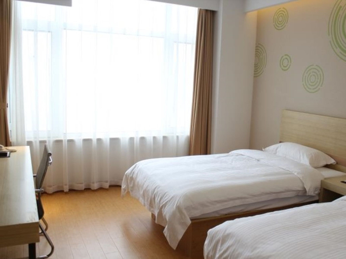 Bedroom 2, GreenTree Inn Dalian North Railway Station Express Hotel, Dalian