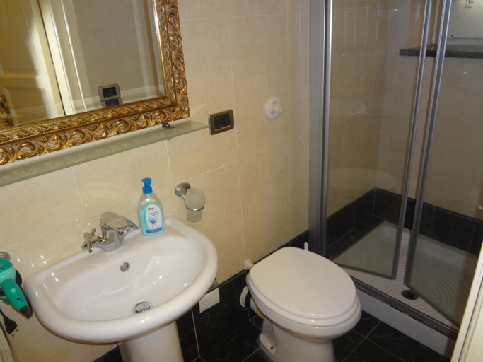 Bathroom 5, Agli Antichi Quartieri Apartments & Room, Trapani