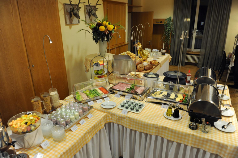Food & Drinks