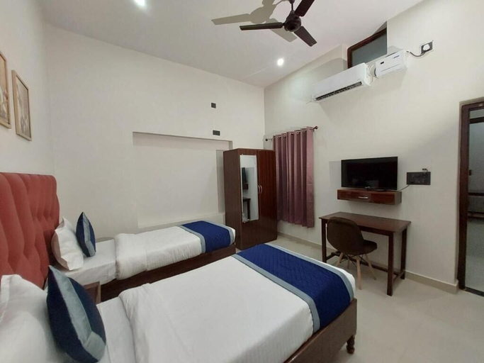 Others 5, Kailasha Inn, Varanasi