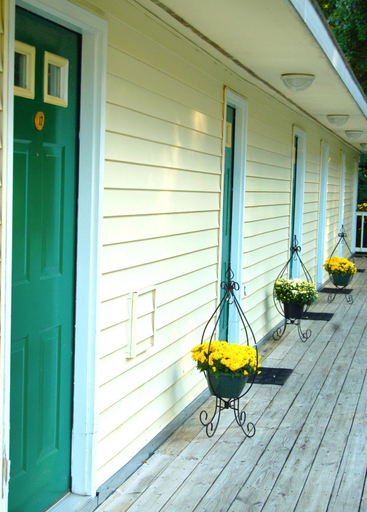 Others 5, Inn on The Hill, Warren