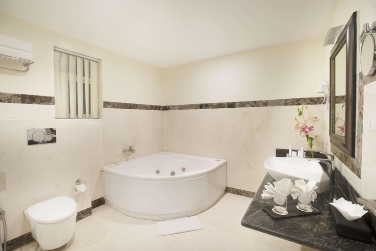 Bathroom, Aldovia Resort & Convention, Bangalore Rural