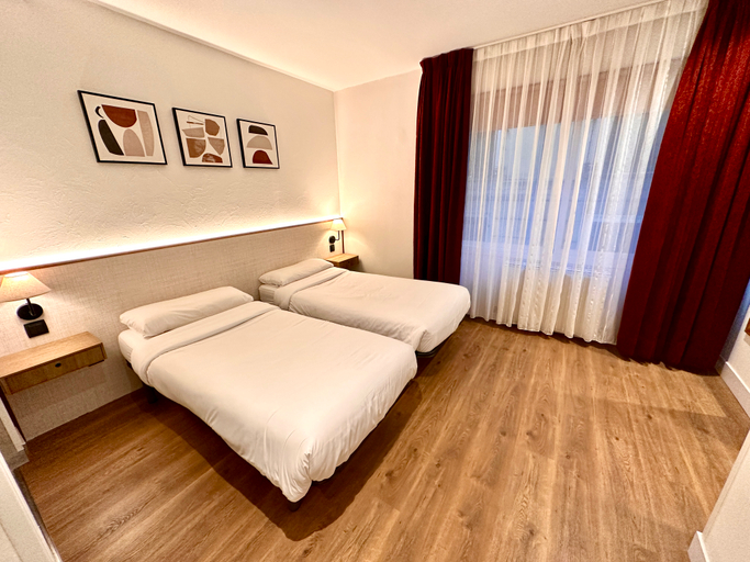 Bedroom 5, Far Home Gran Via, Madrid