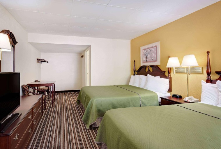 Bedroom 3, Lincoln Way Inn, Franklin