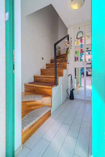 Others 5, Rooms and apartments Paese, Split