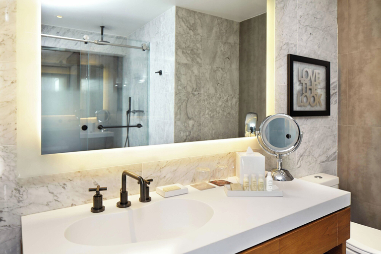 Bathroom 5, Renaissance New York Midtown Hotel, New York
