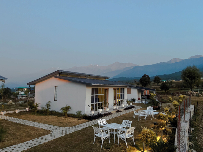 Exterior & Views