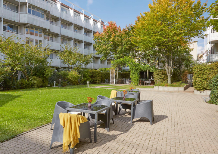 Exterior & Views 2, Derag Livinghotel Maximilian, Nürnberg