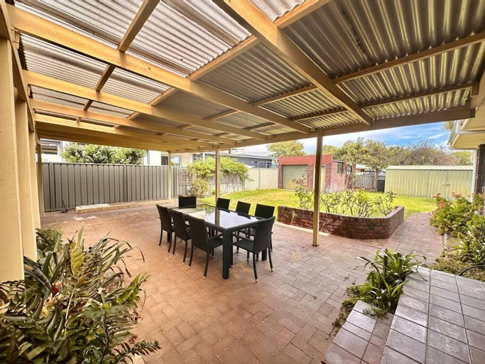 Food & Drinks, Bluewater Retreat, Busselton