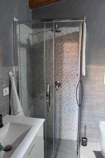 Bathroom 3, Mary's House, Catania
