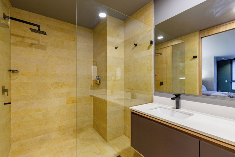 Bathroom 3, Forever W&L Building, Medellín
