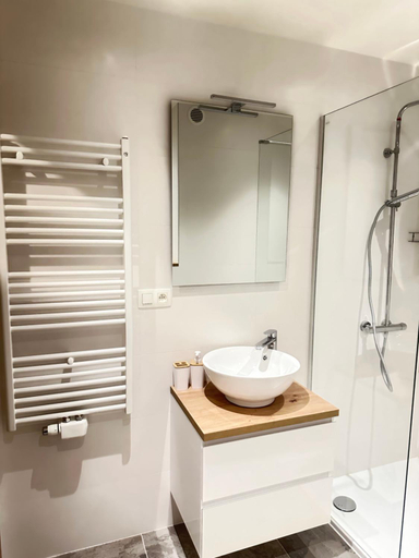 Bathroom 4, Gezellig modern kust appartement, West-Vlaanderen