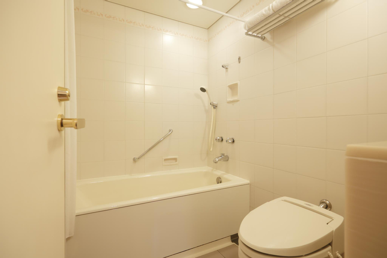 Bathroom 10