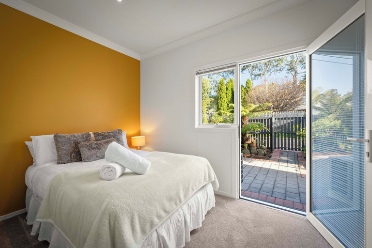 Bedroom 1, Beach Haven - Gorgeous 2 Bedroom House, Kingborough
