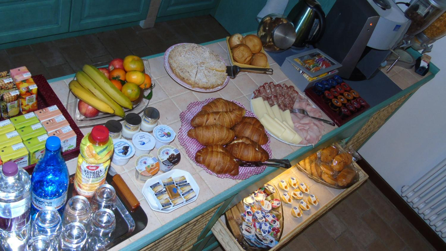 Food & Drinks 13