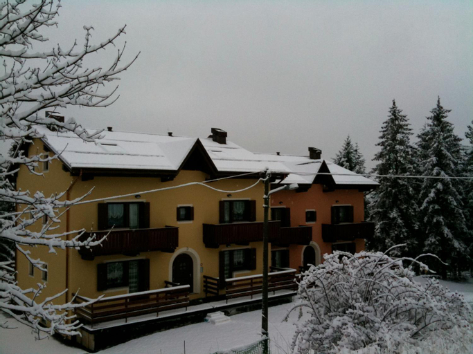 Exterior 8