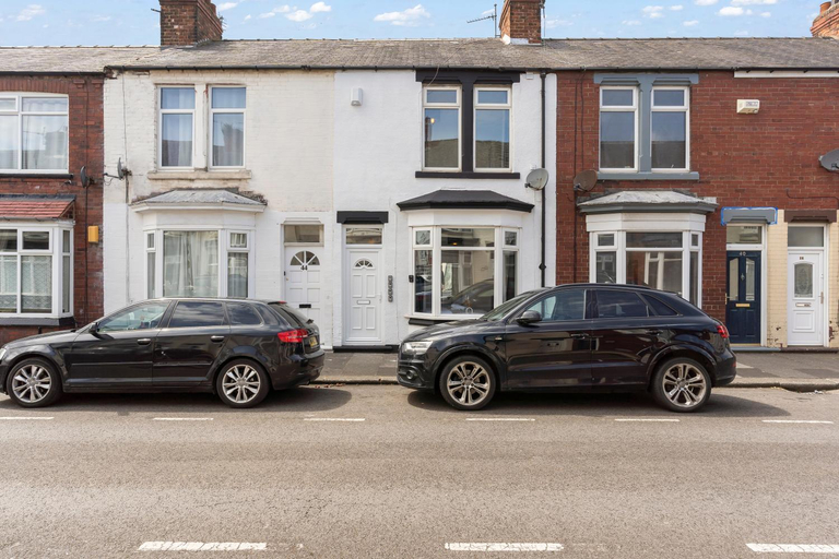 Exterior & Views
