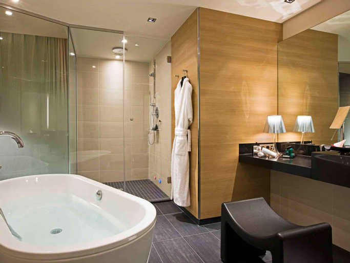 Bathroom 16