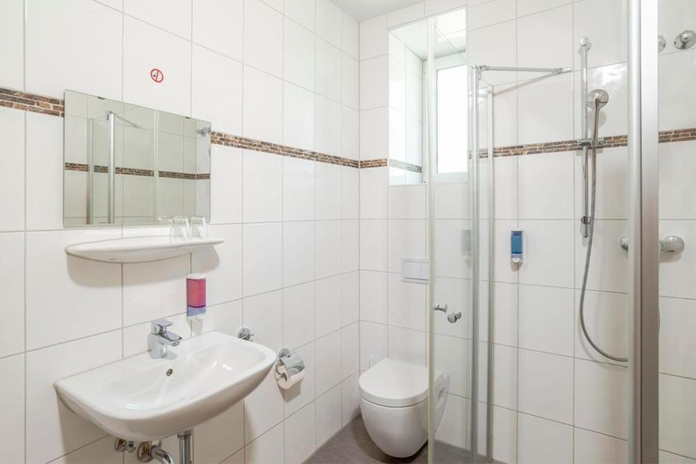 Bathroom 3, Heilbronner Pension Am Theater, Heilbronn